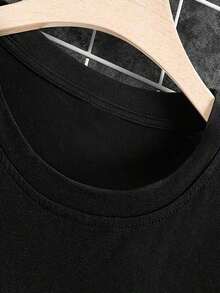 Conjuntos de mujer 2026 Camiseta gráfica negra con estampado del skyline de Nueva York, top casual de estilo urbano, transpirable, que absorbe el sudor y suave, adecuada para los desplazamientos diarios, para descansar en casa y para uso casual. Conjuntos de Ropa Estilo Urbano para Fiesta de Año Nuevo 2026 - Camisetas de Algodón Antiarrugas, Camisetas geniales para mujer - Negro - Ver 3