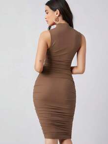 Vestido ajustado fruncido de cuello alto - Camel - Ver 2