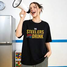 Women's Summer Clothing, Soft And Casual Cotton T-Shirt With Round Neck, "The Steelers Make Me Drink Rugby" Print For Rugby Enthusiasts. Black. - 黑色 - 查看 2