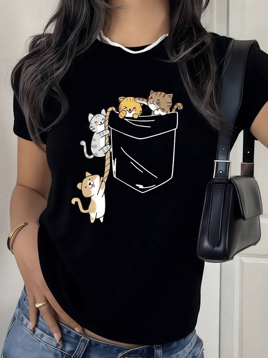 Camiseta de Mujer: Cinco Gatitos Curiosos Jugando Alegremente Alrededor de un Bolsillo Relajado, Transmitiendo Ternura y Energía Positiva en un Día Casual – Camiseta Moderna y Cómoda para Mujer, Perfecta para Regalar. Camisetas para Salir para Mujer. - Negro - Ver 1