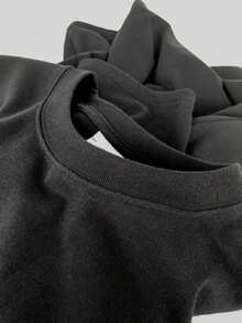 Camiseta de Mujer: Cinco Gatitos Curiosos Jugando Alegremente Alrededor de un Bolsillo Relajado, Transmitiendo Ternura y Energía Positiva en un Día Casual – Camiseta Moderna y Cómoda para Mujer, Perfecta para Regalar. Camisetas para Salir para Mujer. - Negro - Ver 4