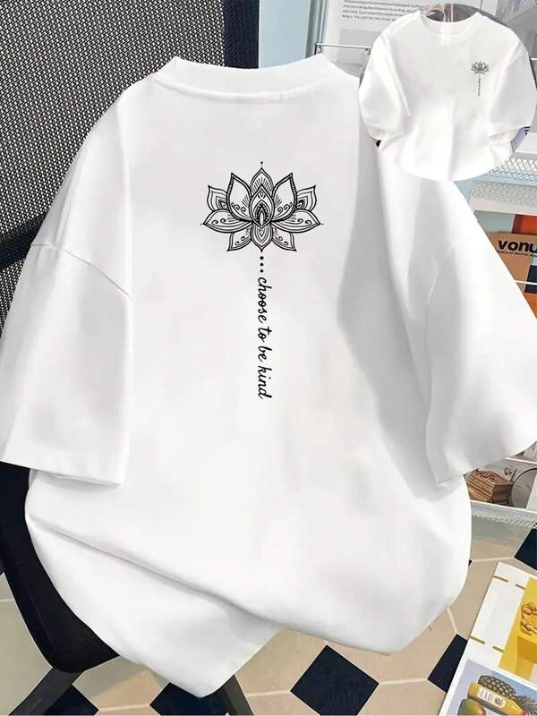 100%コットン製のレディースショート丈Tシャツ。前後身頃に短い袖が付いています。優しい蓮の花柄のファッショナブルなプリントが特徴です。レディース春夏のプリントTシャツ、おしゃれなアイテムです。