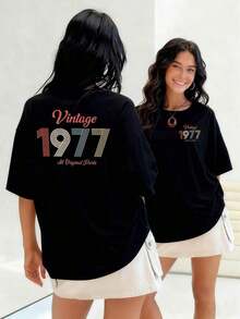 Vintage 1977 Motifs With Elegant Typography Celebrate A Special Year. 100% Cotton Women's T-Shirt. Soft And Durable Texture, Ideal For Any Special Occasion. Suitable For Spring, Summer, And Autumn. - 黑色 - 查看 1