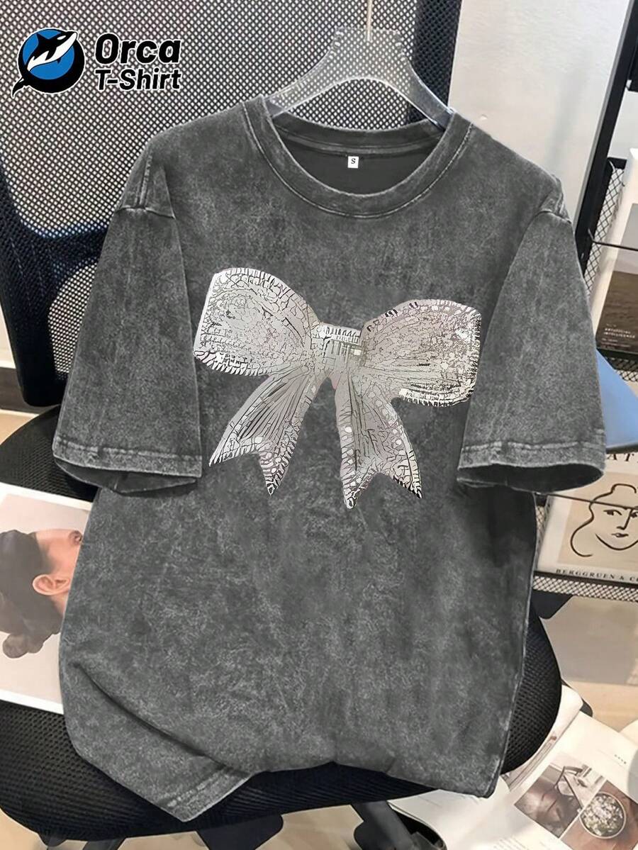 1 Vintage T-Shirt With A Sequined Bow Print And Distressed Effect, From An American Fashion Brand, Made Of Washed Cotton With A Round Neck And Short Sleeves, Personalized, Suitable For Holidays, Outings, Casual Wear, Sports, Gifts And Other Occasions. 100% Cotton, 180g. - 灰色 - 查看 1