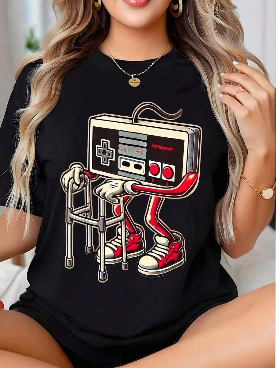 Camiseta gráfica con controlador de juego retro con patas sentado en una silla para mujer, diseño unisex casual y divertido de videojuegos nostálgicos, arte de cultura pop, prenda perfecta para regalar a amigos y familiares en cualquier fiesta u ocasión festiva, 220g - Negro - Ver 1