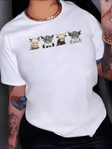 Four Adorable Fluffy Cows Represent Tenderness And Diversity In Nature With Sweet Expressions That Convey Calm And Joy. A Comfortable, Modern, Casual Women's T-Shirt For Everyday Wear. - 白色 - 查看 8