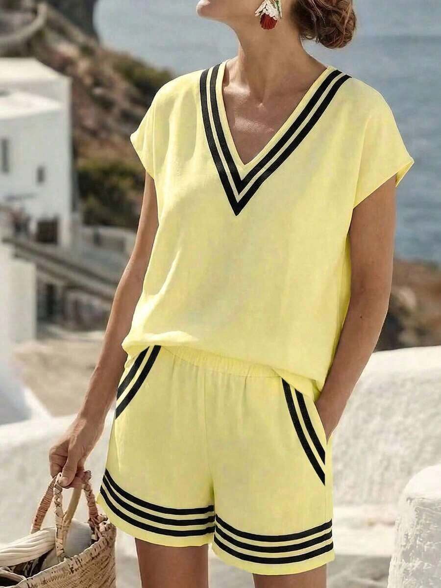2 piezas Conjunto de top de manga corta con cuello en V a rayas y shorts para mujer - Amarillo - Ver 1