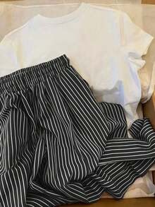 Conjunto de camiseta de manga corta con cuello redondo y estampado de oso de dibujos animados, y pantalones a rayas con cordón en la cintura para mujer - Blanco 3 - Ver 2