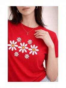 Loose-Fitting, Soft, 100% Cotton Women's Short-Sleeved T-Shirt With A White Daisy Print. A Fresh, Minimalist, And Youthful Floral Design. This Breathable Cotton T-Shirt Goes With Everything And Is A Great Choice. Basic Crew Neck Cotton T-Shirt For Women - 紅色的 - 查看 3