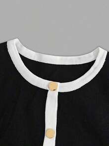 Conjunto casual y elegante de dos piezas para mujer: Conjunto de punto con suéter sin mangas de ajuste ceñido con bloqueo de color negro y blanco, cuello redondo, hombros estructurados, emparejado con shorts elásticos a la cintura a juego. Primavera-Verano - Blanco y Negro - Ver 8