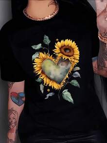 Heart Surrounded By Sunflowers Symbolizing Light, Hope, And Positive Energy, With Green Leaves Evoking Nature And Harmony. Modern Casual Women's T-Shirt For Summer - 黑色 - 查看 1