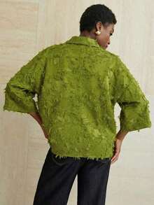 Camisa de manga 7/8 verde oliva, corte minimalista, ajuste holgado, cuello clásico de solapa, cómoda de llevar - Verde - Ver 2