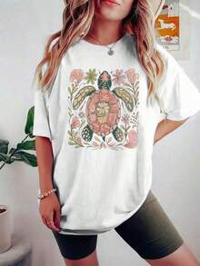 Plus Size Women's Fashion T-Shirt, Summer Vacation T-Shirt With Graphic Print - Bohemian Style With Turtle And Floral Print - Casual Short Sleeve T-Shirt In Bright Blue, Soft And Breathable Fabric, Machine Washable, Suitable For Spring, Summer, And Autumn. Short Sleeve Letter Print T-Shirt, Regular Crew Neck, 100% Cotton, Comfortable And Breathable Fabric, Plus Size Women's Spring Clothing. - 白色 - 查看 11