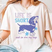 View Graphic Tees From InkCrushBoutique On Etsy. 1220g Essential Unisex Cotton T-Shirt, 220g Of Unique Softness. Designed To Fit All People, Men And Women Alike. Durable, High-Quality Fabric, Ready For Any Cut, Delicate To The Touch But Built To Withstand. Lightweight Tops For Women, Fall Outfits, Vacation Wear, New Year's Costumes For Her. - 白色 - 查看 1