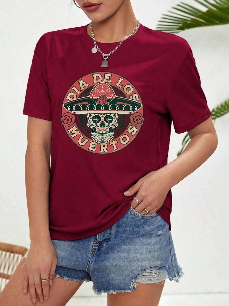 Camiseta ligera para mujer del Día de Muertos - Camiseta con estampado del Día de Muertos mexicano, con corona y sombrero mexicano, en colores azul marino y rojo - Atuendo ligero para fiestas mexicanas de uso diario, adecuado para Halloween y celebraciones del Día de Muertos - Camiseta casual de corte regular, camiseta mexicana, ropa festiva, camisa con estampado vibrante, tela cómoda, ropa de fiesta, material transpirable, camiseta de manga corta, adecuada para participantes en festivales. - Rojo - Ver 1