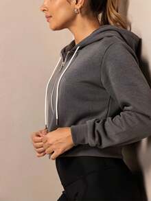Casaco Cropped Feminino de Moletom com Zíper e Capuz Peluciado - Cinza - Visão 7