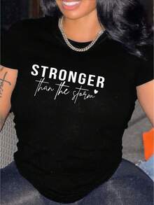 Camiseta ligera para mujer con estampado "Above the Storm" - Fondo verde oliva con llamativas letras negras, diseño de cuello redondo adecuado tanto para uso casual como formal - Apta para todas las estaciones, para el día a día y ocasiones especiales - Disponible en tallas S a M - Camiseta que simboliza el poder femenino, ropa versátil para atuendos casuales diarios y de verano. - Negro - Ver 12