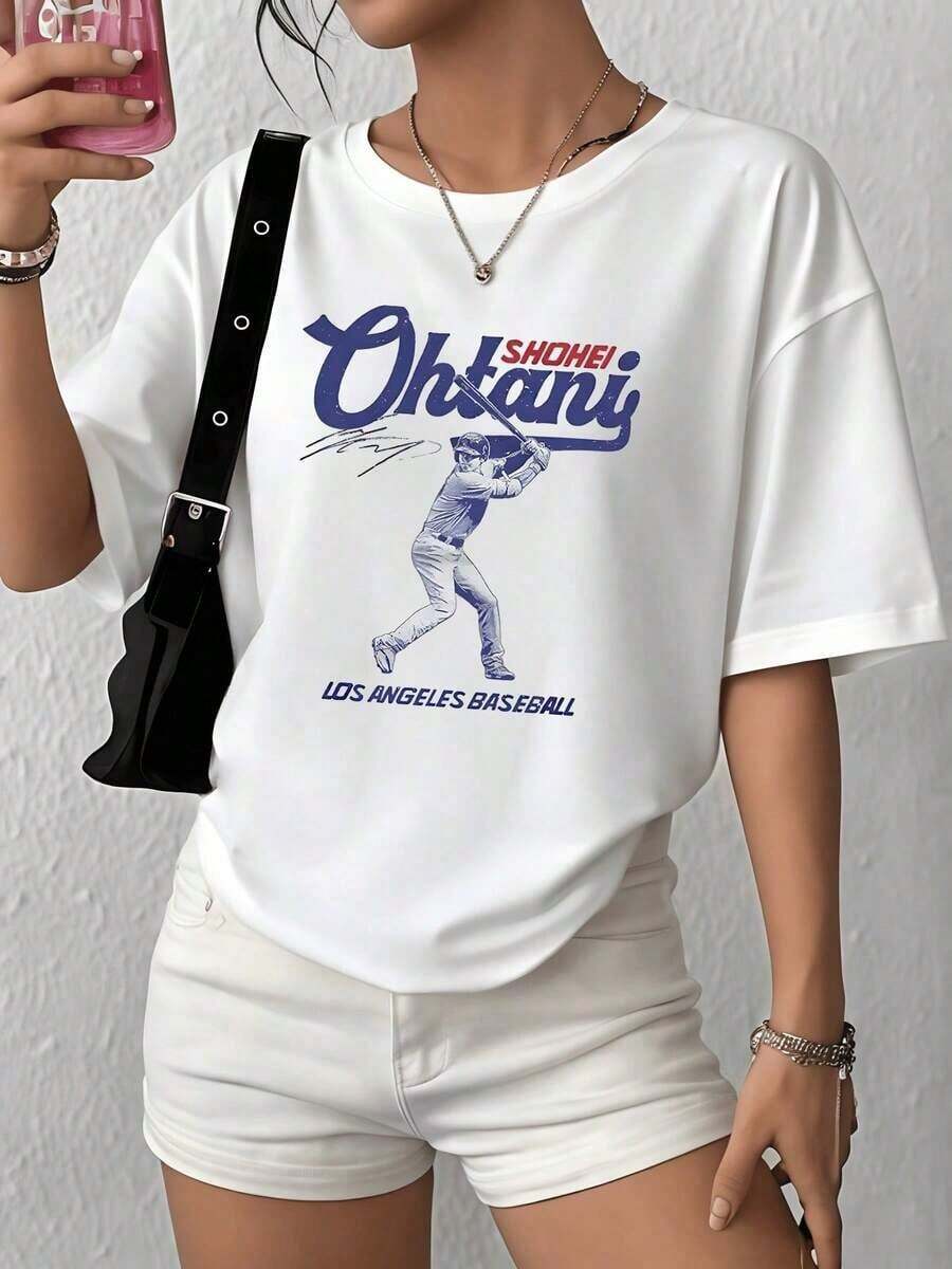 Graphic Of A Baseball Player In Motion Symbolizing Strength, Passion, And Sportsmanship With Artistic Lettering. Los Angeles Baseball Women's T-Shirt, 100% Soft And Comfortable Cotton For Everyday Wear. Ideal For Gifting. Women's T-Shirts, Men's T-Shirts, Shirts > Elegant. Bohemian Style. Soft, Breathable, And Comfortable Blouses For Women, Ideal For Spring, Summer, And Fall, Perfect For Vacations, Travel, Everyday Wear, And Watching Games. - 白色的 - 查看 1