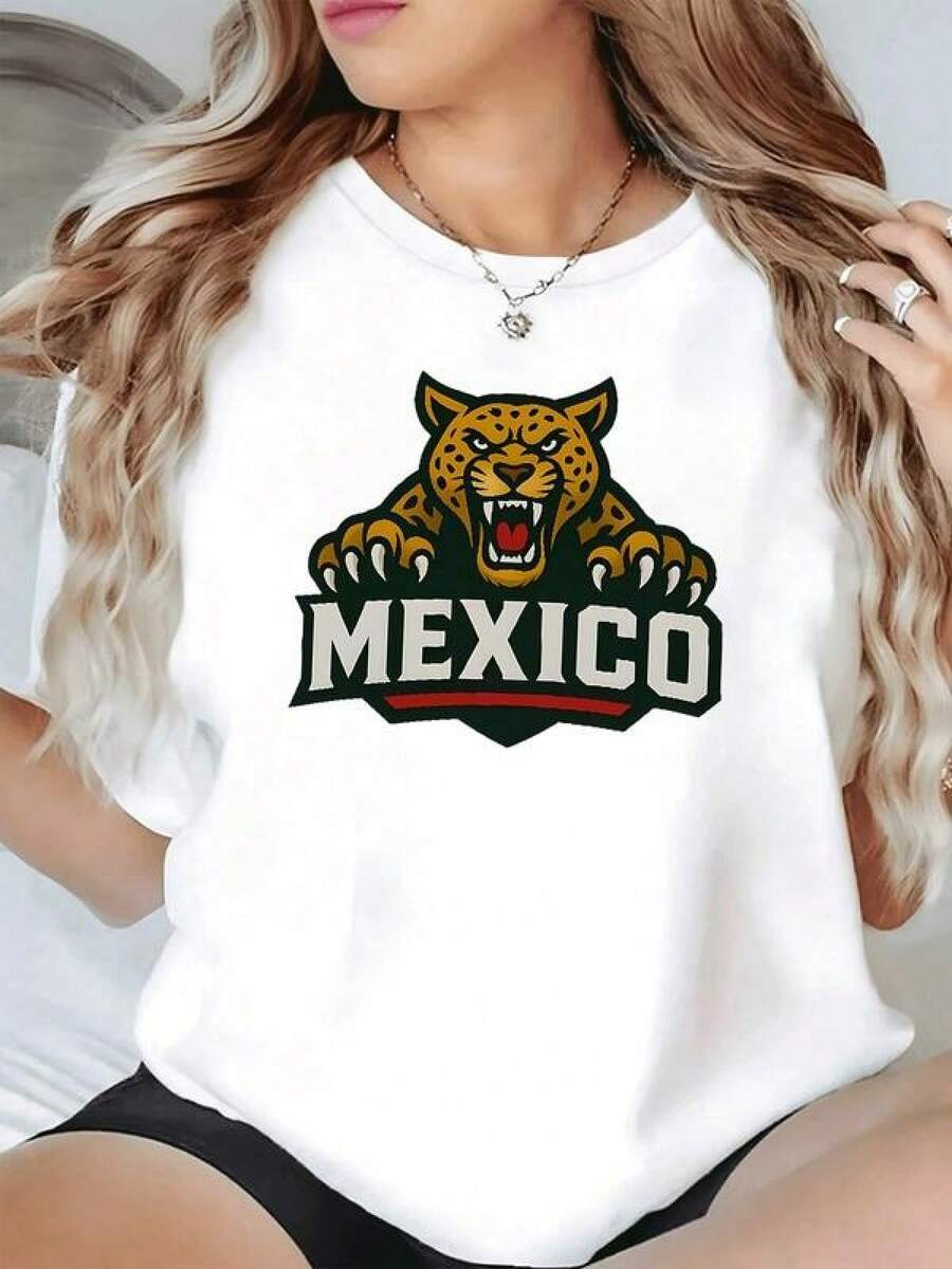 Jaguar feroz rugiendo con garras extendidas símbolo de fuerza mexicana sobre fondo oscuro representando energía salvaje y orgullo nacional camiseta de mujer casual moderna cómoda para uso diario - Negro - Ver 1