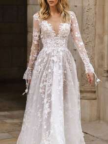 Elegant A-Line Lace Wedding Dress with Deep V-Neck, Vintage Floral Applique, and Long Sleeves for Bridal Ceremony - Blanco - Ver 5