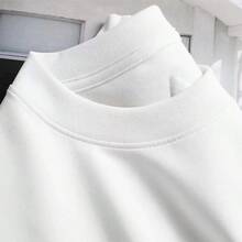 Camiseta Estética Retro de Mediados de Siglo con Diseño de Gato y Libros - Blanco - Ver 7