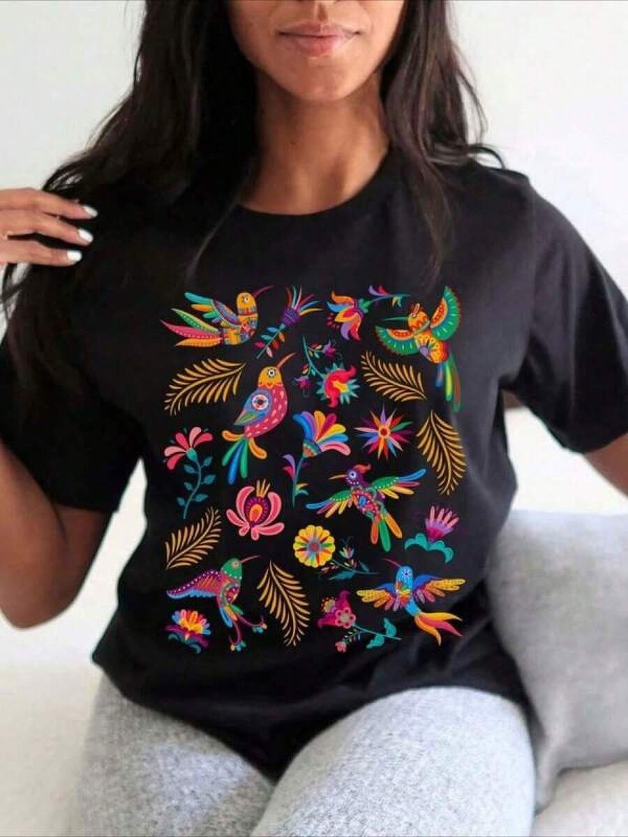 New 2026 Women's MEXICO Retro Floral Graphic T-Shirt - Comfortable and slightly stretchy, perfect for summer outdoor activities | Casual streetwear | Everyday wear | Style crew neck, Elegant Cute Fashion Women Tops, suitable for all seasons, casual streetwear | crew neck t-shirt  Mujer camiseta estilo casual con estampado colorido, ajuste holgado, cuello redondo, manga corta, primavera-verano, ideal para ocasiones cotidianas, categoría de moda. - Negro - Ver 1