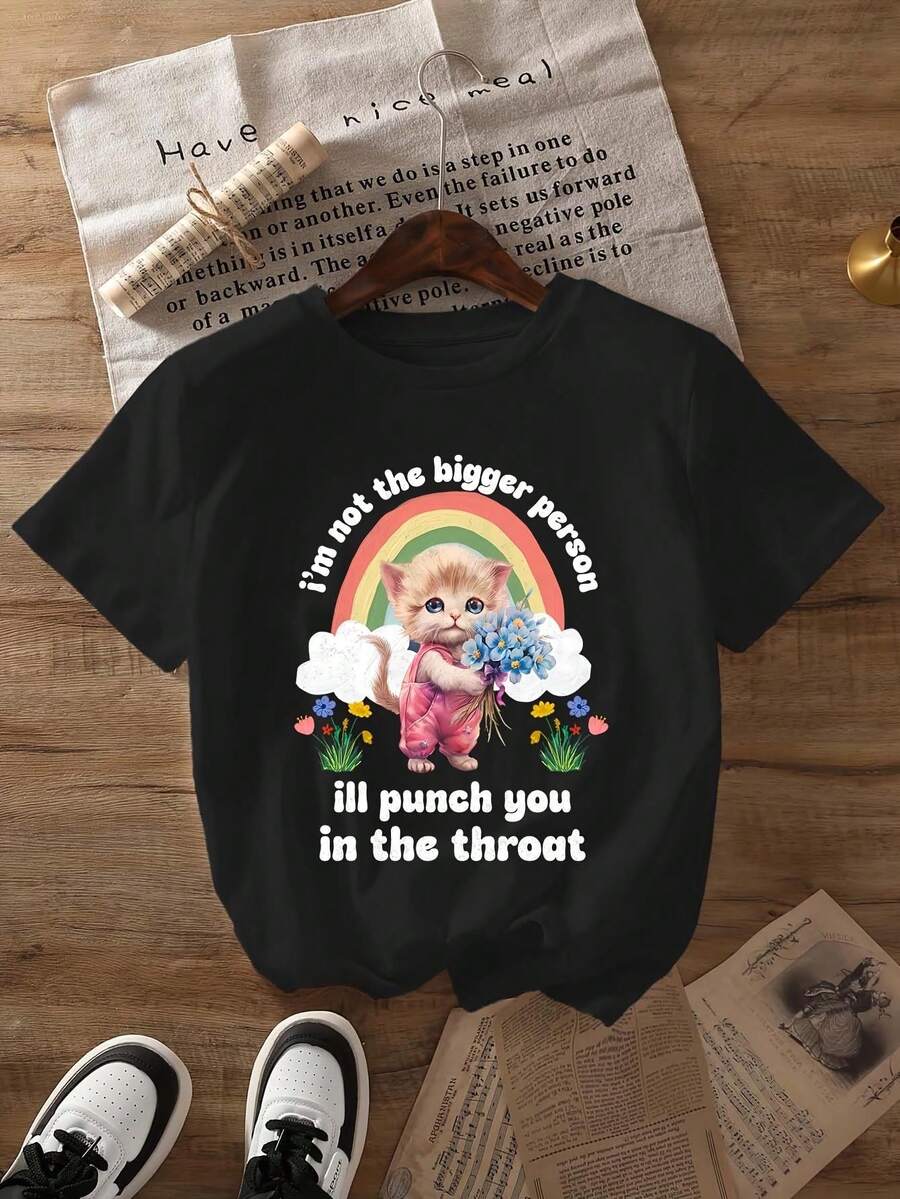 Camiseta de talla grande para mujer con estampado divertido de gato arcoíris y la frase "Te golpearé en la garganta" - Camiseta negra con eslogan sarcástico y diseño lindo, de manga corta y cuello redondo, lavable a máquina, adecuada para conjuntos de primavera y verano. - Negro - Ver 1