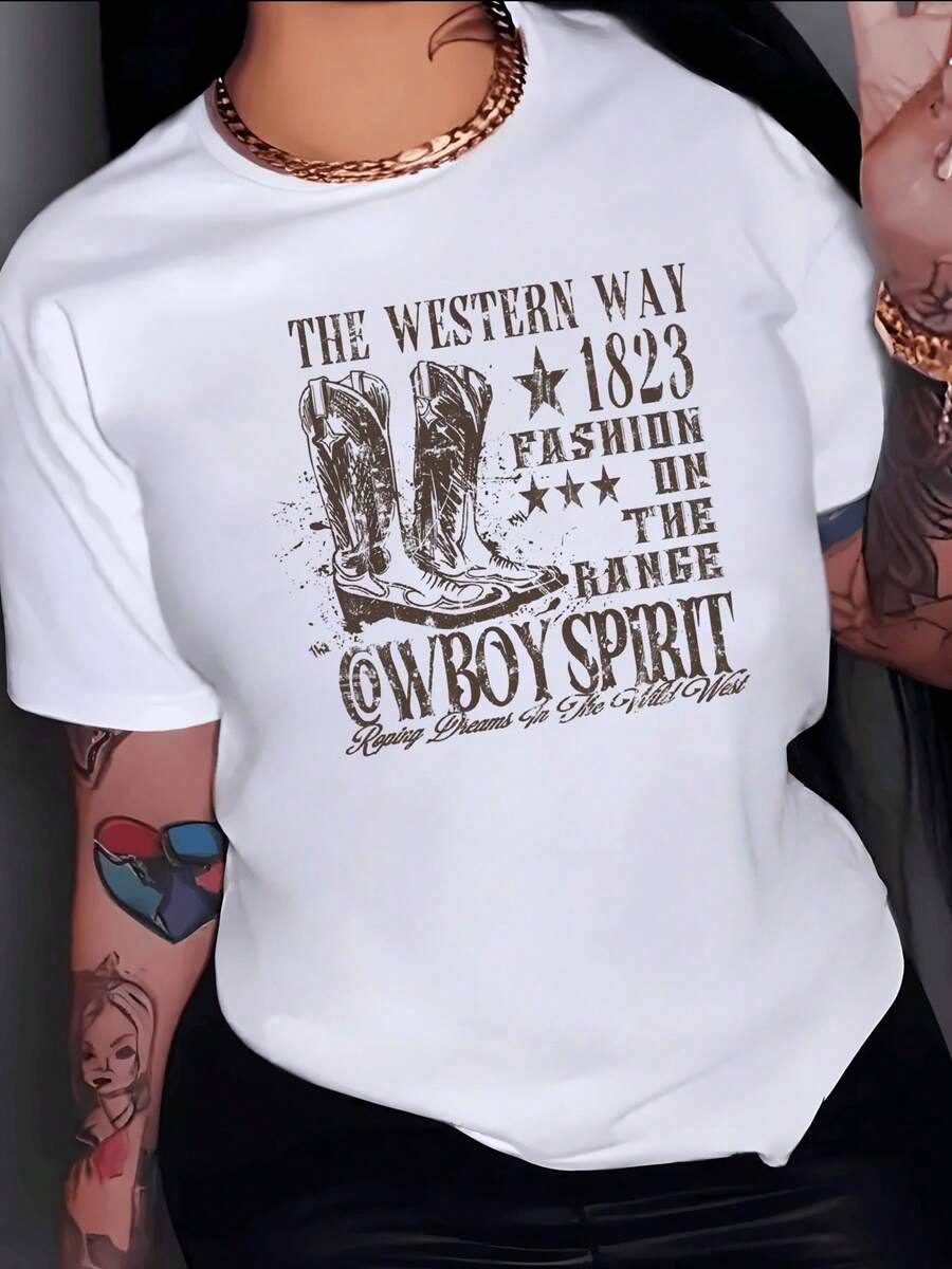 Botas vaqueras junto a estrellas que evocan el espíritu libre del oeste y la moda de 1823 representando aventura y sueños en paisajes amplios camiseta de mujer casual moderna para uso diario - Blanco - Ver 1