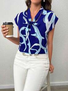 Blusa con estampado de dibujo de cuello con cordón de manga murciélago - azul real - Ver 1