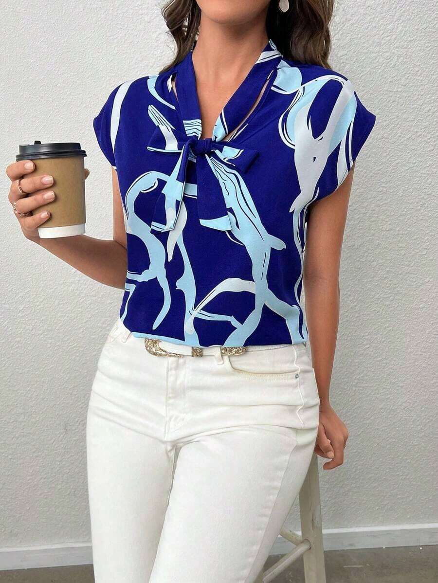 Blusa con estampado de dibujo de cuello con cordón de manga murciélago - azul real - Ver 1