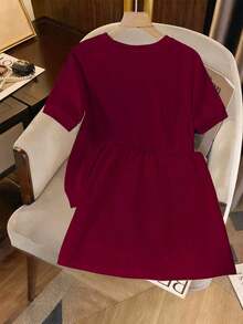 Conjunto casual de top de manga corta con decoración de rhinestones en cuello redondo y minifalda, adecuado para vacaciones y uso diario - Rojo - Ver 2