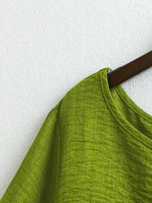 CURVE Blusa casual/diaria/de salida/simple/para viajar de manera relajada/que ilumina, de cuello redondo, de color verde pradera texturizada, talla grande, para primavera/verano - Verde Oliva - Ver 4