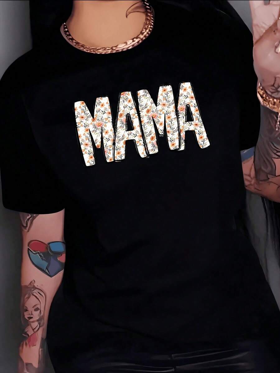 Palabras con flores delicadas que forman la palabra MAMA representando amor ternura y fuerza femenina en tonos suaves que evocan calma y unión familiar camiseta de mujer casual moderna cómoda para diario - Negro - Ver 1