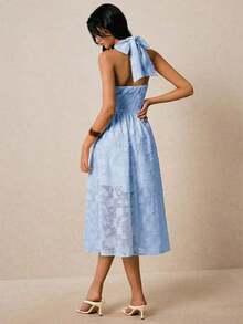 Vestido con espalda descubierta de cuello halter, cintura fruncida y estampado floral diminuto amarillo, adecuado para vacaciones - Celeste - Ver 2