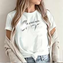 Chef Silver Stylized Bold Typography for Women's Short Sleeve T-Shirt Design Trendy Modern Artistic Print Graphic Element for Fashionable Apparel Unique Creative Logo Inspired by Metallic Shine and Sharp Edges Perfect for Streetwear Style Mexican Market Search Optimization Suitable for Summer Wear Ideal for Youthful Energetic Look - Blanco - Ver 2