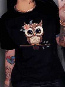 A Cute, Big-Eyed Owl Perched On A Branch With A Pink Flower Symbolizes Wisdom, Sweetness, And Serenity-Perfect For Conveying Calm And Charm. A Modern, Comfortable, Casual Women's T-Shirt. - 黑色 - 查看 8