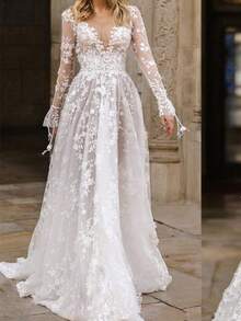 Elegant A-Line Lace Wedding Dress with Deep V-Neck, Vintage Floral Applique, and Long Sleeves for Bridal Ceremony - Blanco - Ver 8