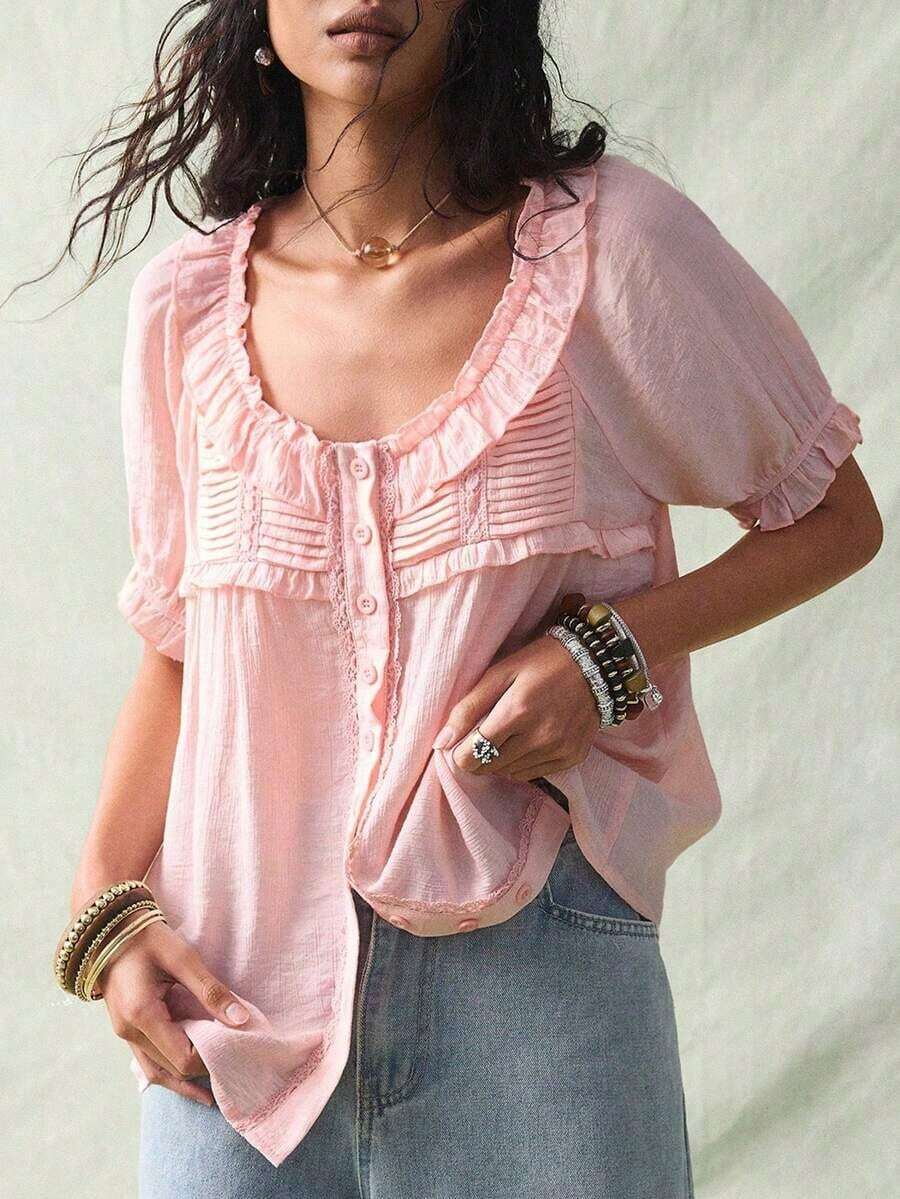 Blusa de verano de mujer con botones frontales, manga corta y volantes en color liso - Rosa - Ver 1