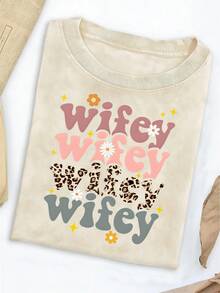 Men's And Women's Washed Cotton T-Shirt With A Distressed Effect, American Retro Leopard Print, Layered "WIFEY" Print, Casual Short Sleeves For Stylish Moms, Unisex Soft Fabric Crew Neck T-Shirt, Urban Style, Casual Top, Ideal For Everyday Wear, Holidays Or As A Gift Option. - 杏色 - 查看 6