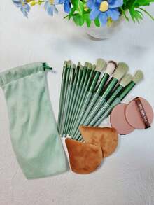 Bộ cọ trang điểm mềm màu xanh lá cây 17 món, bao gồm cọ má hồng, cọ phấn mắt, cọ che khuyết điểm, cọ nền, cọ phấn phủ, cọ highlight, cọ mắt, cọ che khuyết điểm, cọ kẻ mắt, bộ cọ trang điểm thời trang, cọ phấn mắt, cọ má hồng, dụng cụ trang điểm hoàn chỉnh, cọ du lịch, cọ nền, dụng cụ trang điểm, quà tặng Ngày của Mẹ, dụng cụ trang điểm cô dâu - Bộ cọ trang điểm màu xanh lá cây - Xem 10