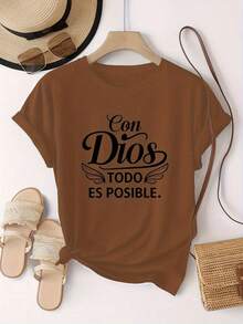 A Classic, Inspirational Religious Phrase In Spanish: "With God, All Things Are Possible." The Letter Print Is  And Stylish; This Simple, Casual, And Versatile Women's Short-Sleeved T-Shirt With A Round Neck Is Suitable For Leisure, Travel, Vacations, And Other Activities. STWB - 棕色 - 查看 3
