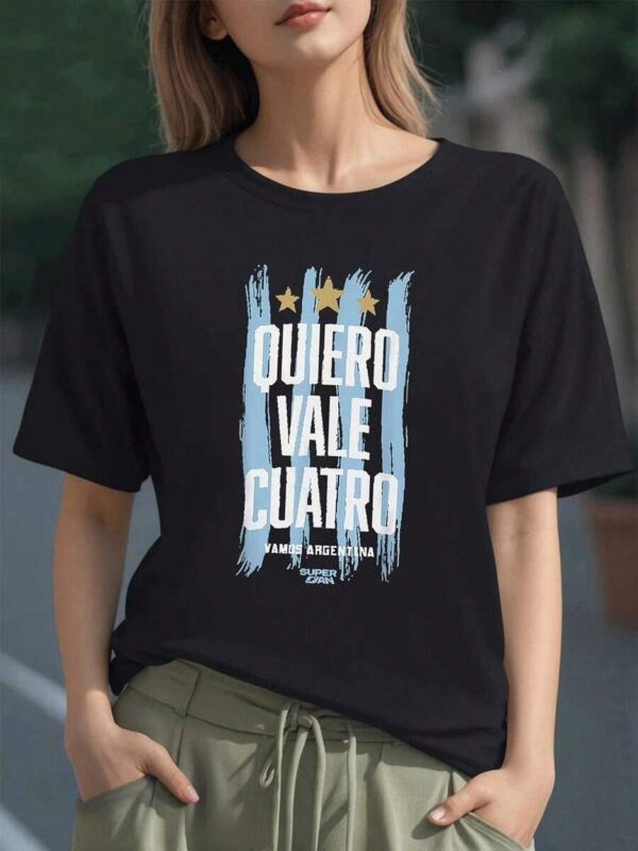 Frase patriótica con tres estrellas doradas y franjas celestes que representan la pasión y orgullo por Argentina camiseta para mujer 100% algodón - Negro - Ver 1