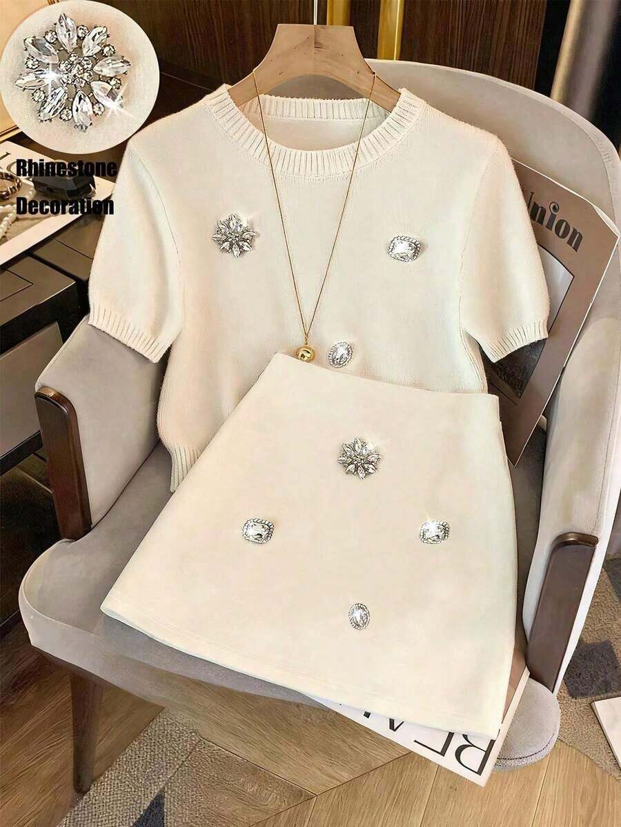 Conjunto casual de top de manga corta con decoración de rhinestones en cuello redondo y minifalda, adecuado para vacaciones y uso diario - Albaricoque - Ver 1