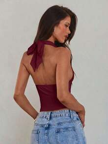 Camiseta sin espalda con cuello halter y decoración de hebilla de metal hueca sexy para mujer - Burdeos - Ver 2