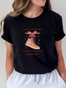 Camiseta cómoda de 180 g "Dios está en ella" - El regalo perfecto para la primavera, camiseta con versículo bíblico para mujeres, ropa íntima familiar, equipo para actividades al aire libre y formación de equipos, camiseta de manga corta con estampado del Salmo 46:5. - Negro - Ver 1