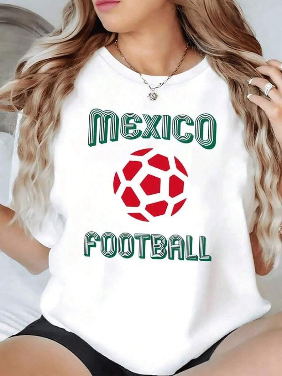 Símbolo deportivo con balón rojo que representa la pasión por el fútbol mexicano y el orgullo nacional con energía vibrante y espíritu de equipo camiseta de mujer casual moderna cómoda para fanáticas del deporte - Negro - Ver 1