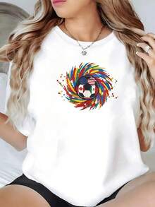 Balón rodeado de banderas que representan la unión de culturas y la pasión global por el deporte símbolo de energía y amistad entre países camiseta de mujer casual para fanáticas del fútbol - Negro - Ver 1