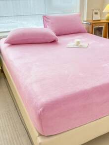 Solid Pink Skin-Friendly Soft Comfortable Warm Crystal Velvet Fitted Sheet 3 Pieces Set (1*Fitted Sheet + 2*Pillowcases), Machine Washable, Suitable For Bedroom & Guest Room, All Seasons - Pink - View 9
