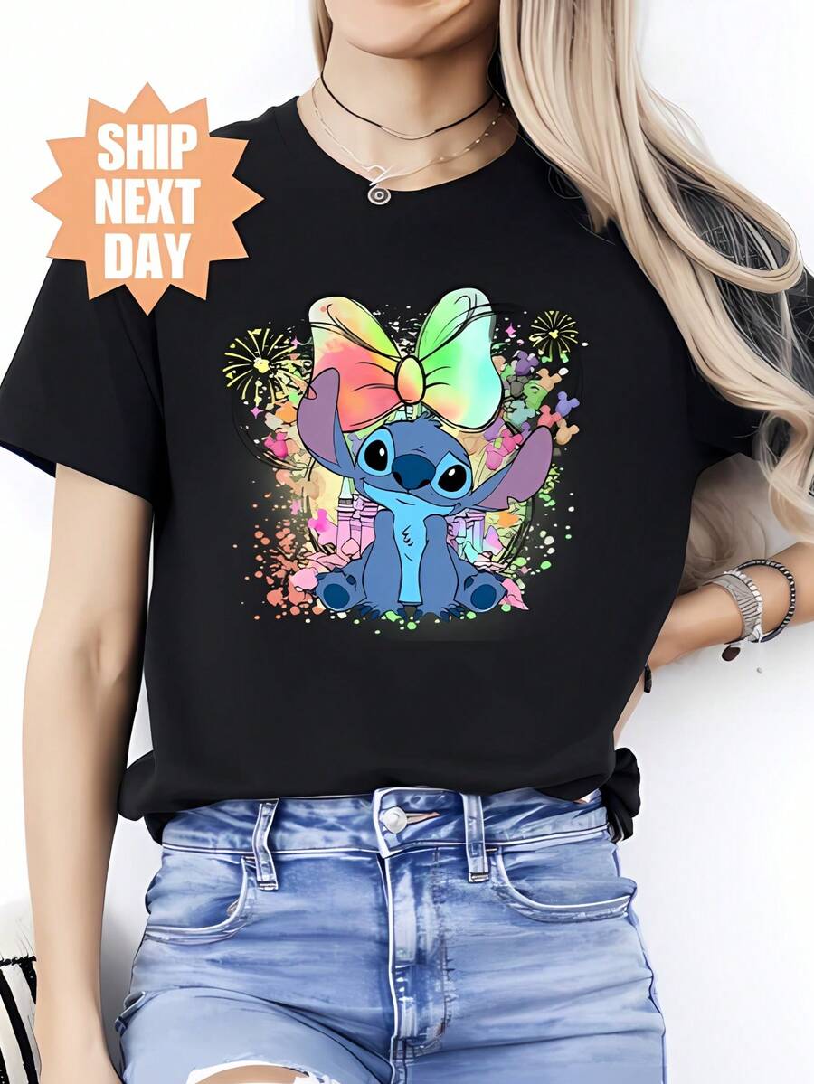 Disney Stitch Watercolor Bow Tops De Mujer, Magical Lilo & Stitch Castle Fireworks Graphic Tee, Whimsical Disney Vacation Casual Shirt - màu đen - Xem 1