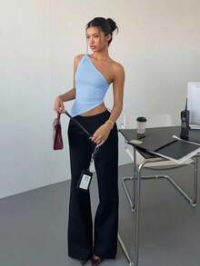 Top elegante de un hombro con un giro en color rojo burdeos delgado para mujer - Celeste - Ver 3